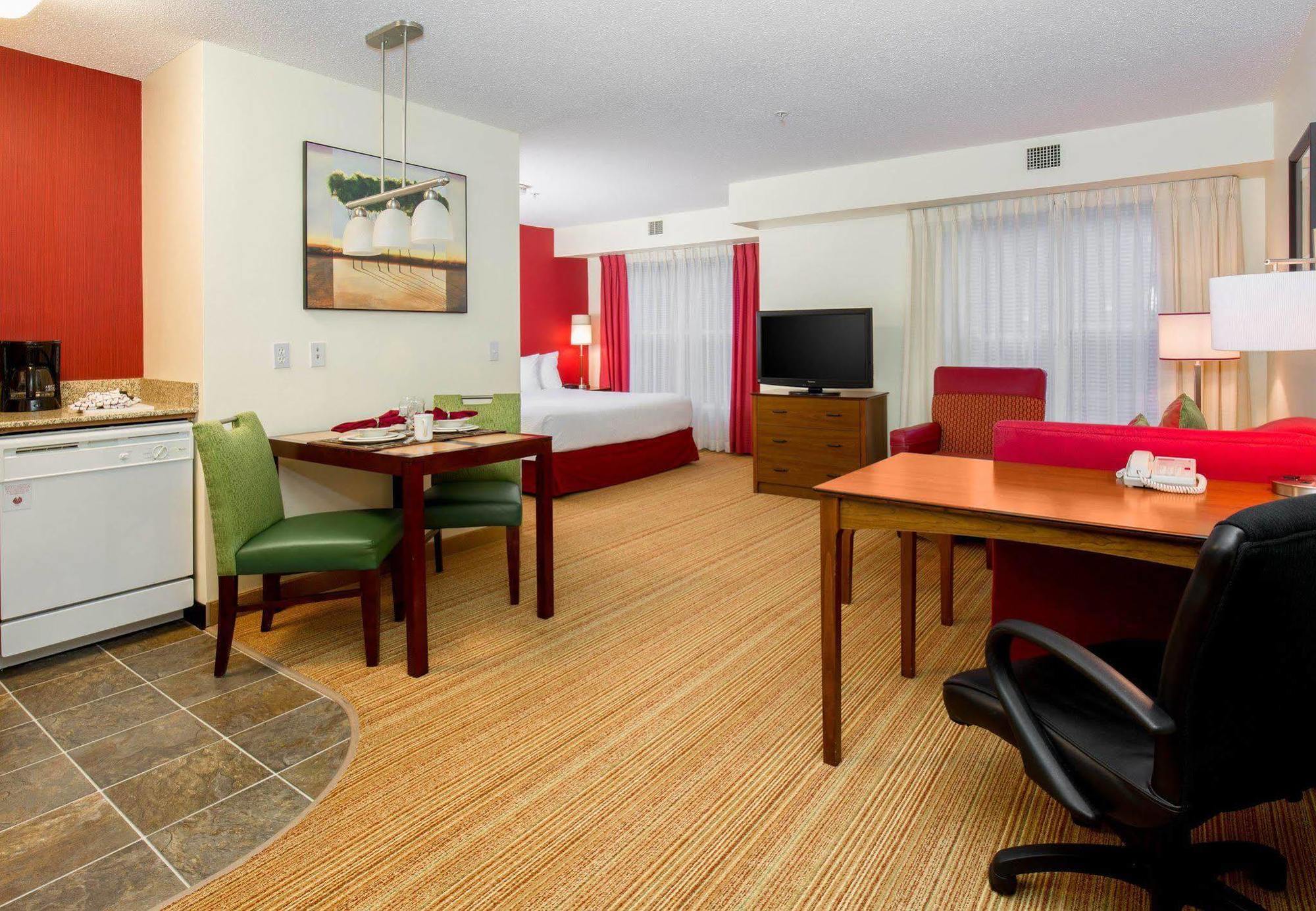 By Marriott Chicago / Hotel